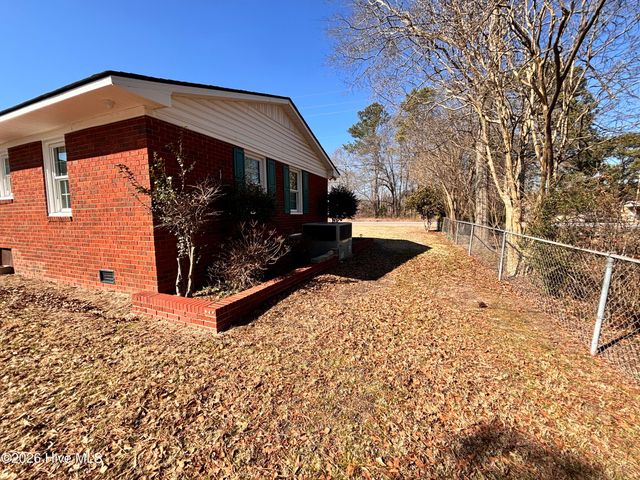 7825 Snow Hill Drive, Roseboro, NC 28382