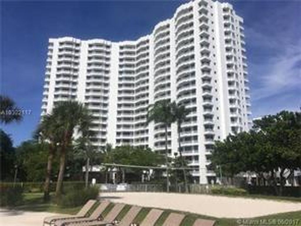 3300 NE 192nd St 118, Miami, FL 33180