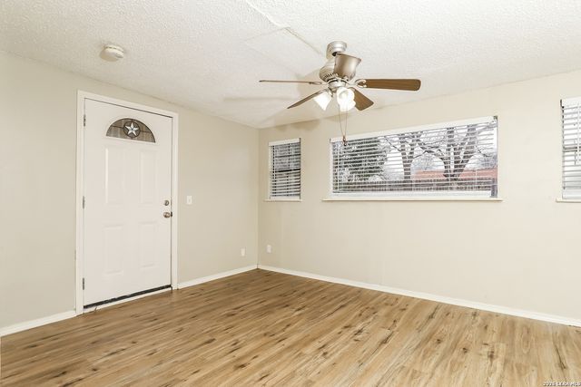 5930 Cliff Valley, San Antonio, TX 78250