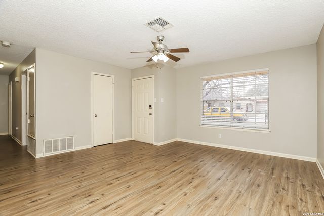 5930 Cliff Valley, San Antonio, TX 78250