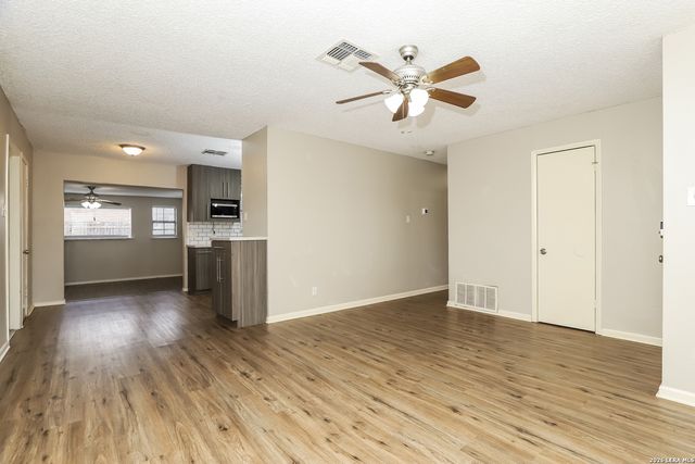 5930 Cliff Valley, San Antonio, TX 78250