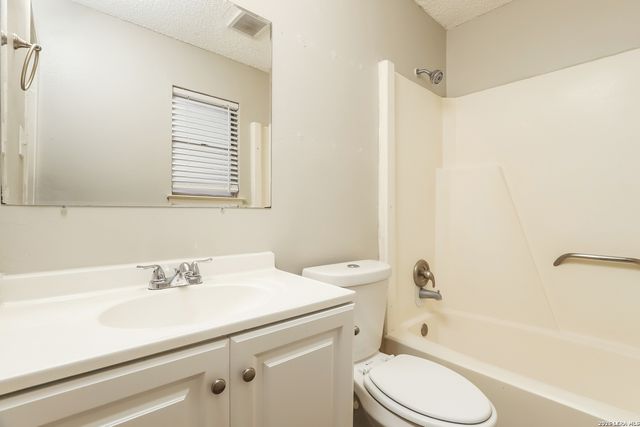 5930 Cliff Valley, San Antonio, TX 78250