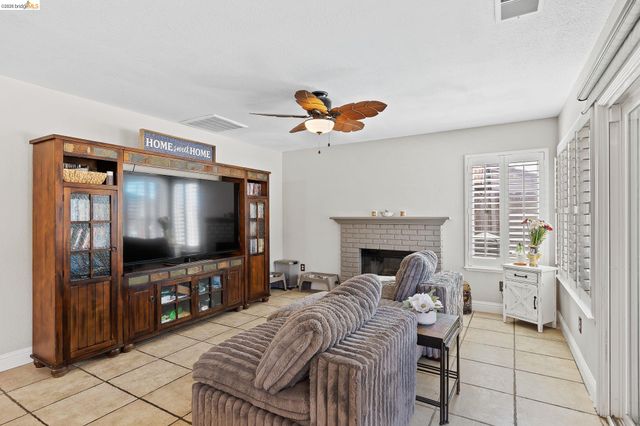 2055 Truman Ln, Oakley, CA 94561