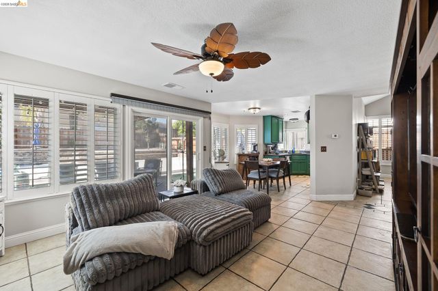 2055 Truman Ln, Oakley, CA 94561