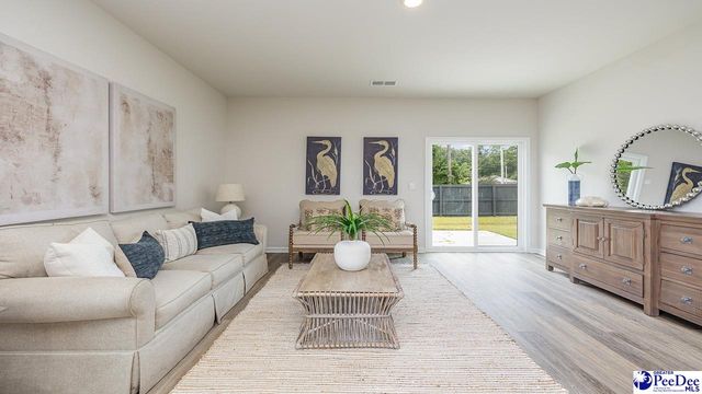 561 Bluff View Ln, Florence, SC 29505