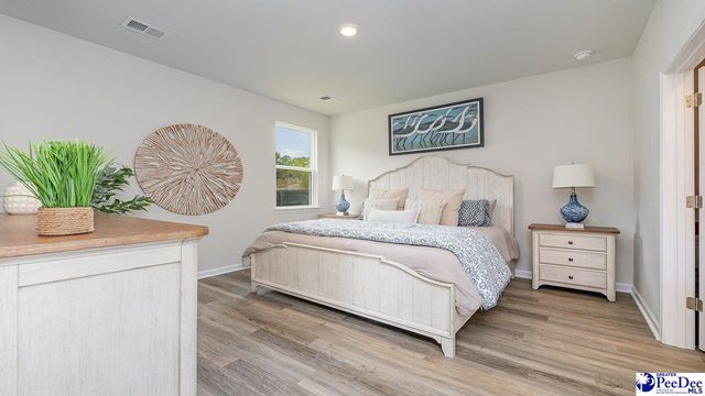 561 Bluff View Ln, Florence, SC 29505