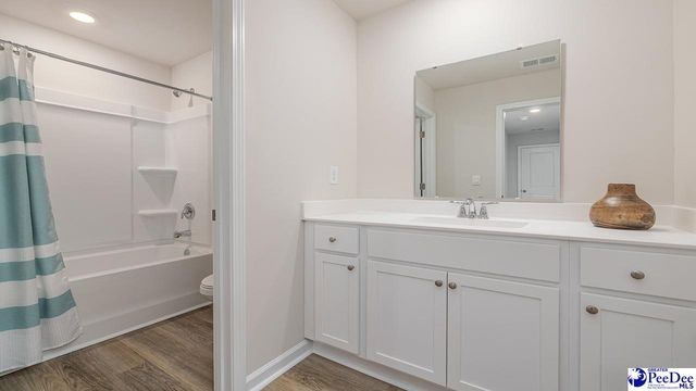 561 Bluff View Ln, Florence, SC 29505