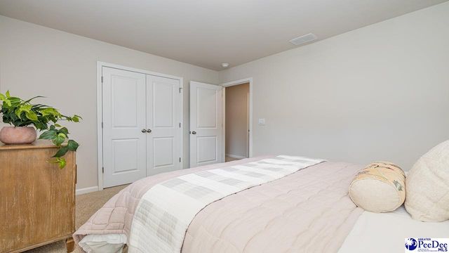 561 Bluff View Ln, Florence, SC 29505