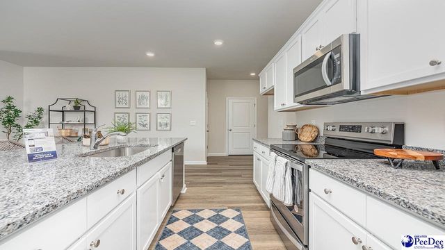 561 Bluff View Ln, Florence, SC 29505