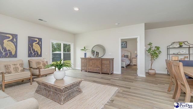 561 Bluff View Ln, Florence, SC 29505