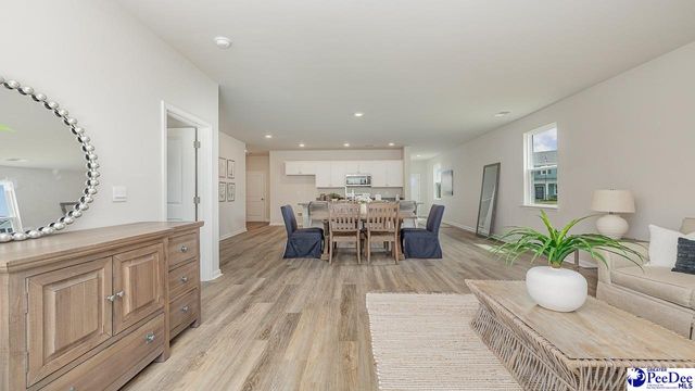 561 Bluff View Ln, Florence, SC 29505