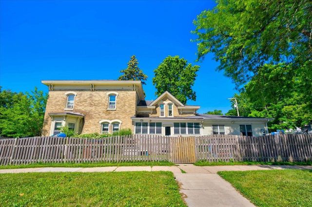 231 4th Street, Baraboo, WI 53913