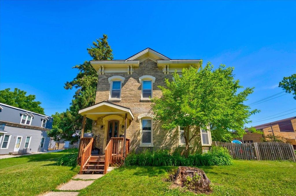231 4th Street, Baraboo, WI 53913