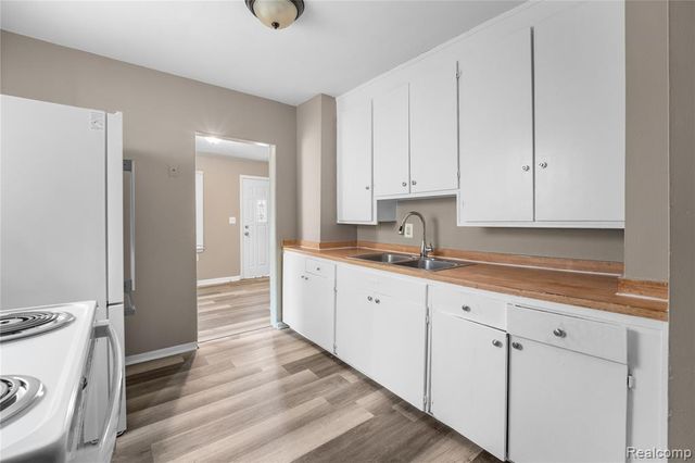 7003 Chalmers Avenue, Warren, MI 48091