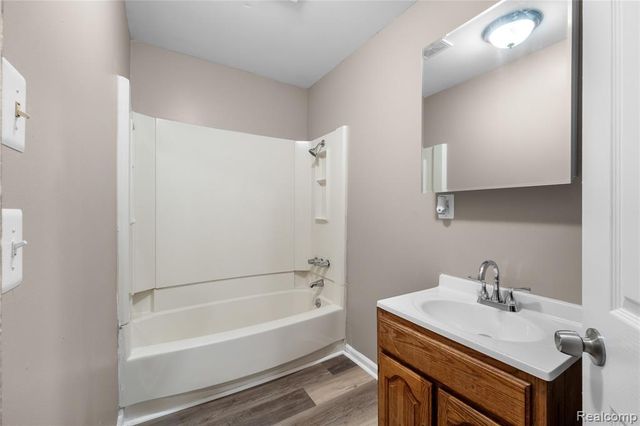 7003 Chalmers Avenue, Warren, MI 48091