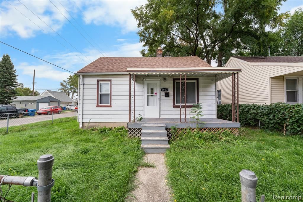 7003 Chalmers Avenue, Warren, MI 48091