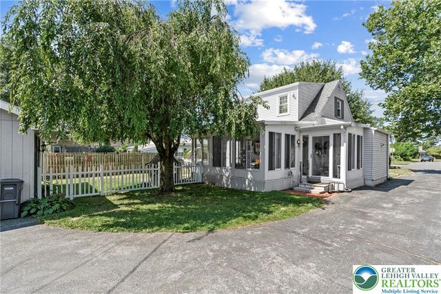 425 Beverly Drive, South Whitehall Twp, PA 18104