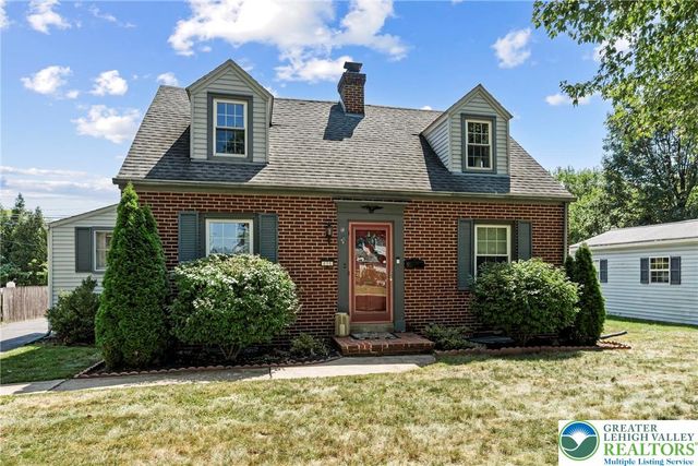 425 Beverly Drive, South Whitehall Twp, PA 18104