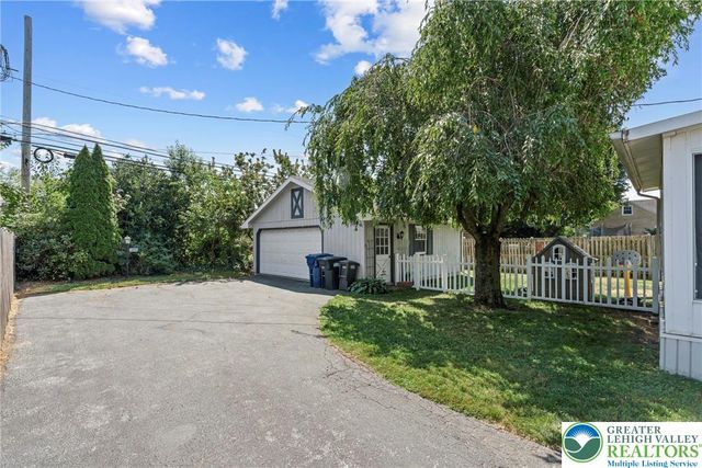 425 Beverly Drive, South Whitehall Twp, PA 18104