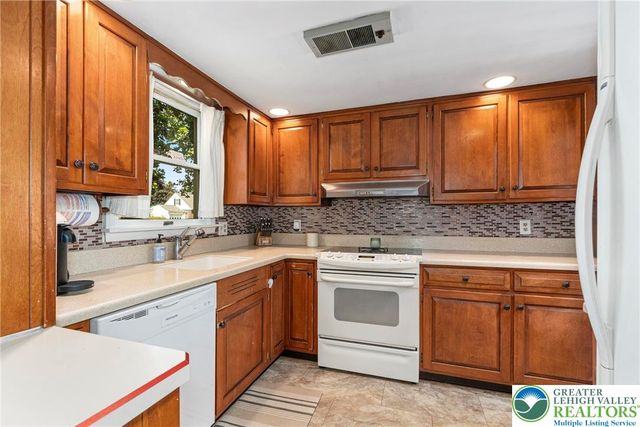 425 Beverly Drive, South Whitehall Twp, PA 18104