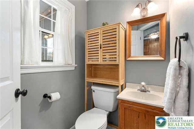 425 Beverly Drive, South Whitehall Twp, PA 18104