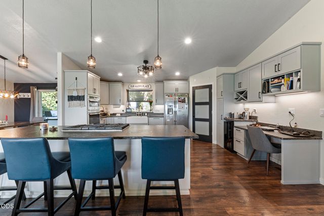 757 NE Tokay, Grants Pass, OR 97526
