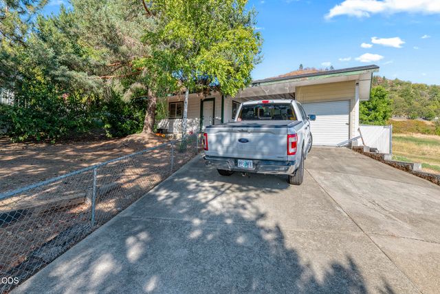 757 NE Tokay, Grants Pass, OR 97526