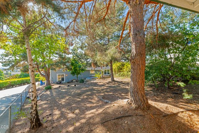 757 NE Tokay, Grants Pass, OR 97526