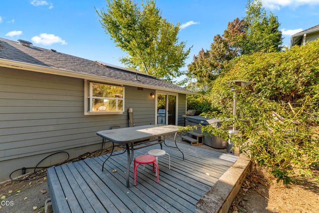 757 NE Tokay, Grants Pass, OR 97526