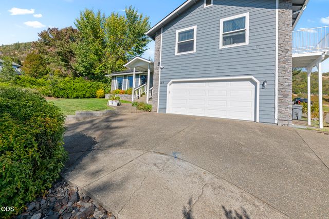 757 NE Tokay, Grants Pass, OR 97526