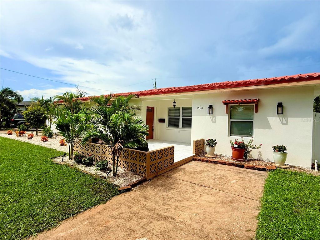 1500 77TH STREET N, St Petersburg, FL 33710