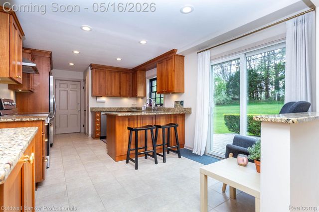 605 Apple Hill Lane, Rochester Hills, MI 48306