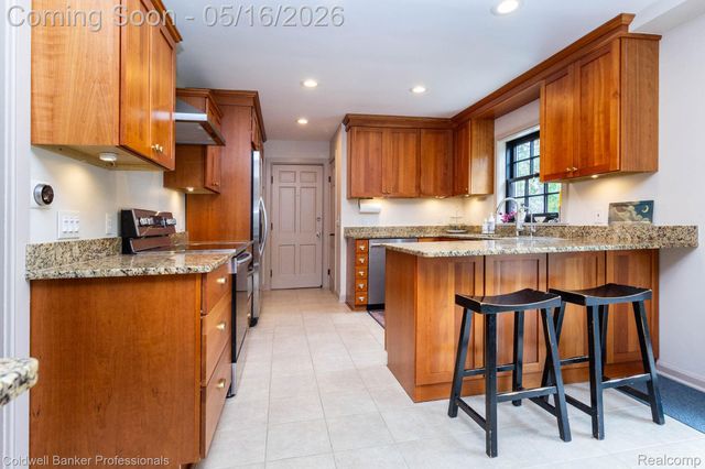 605 Apple Hill Lane, Rochester Hills, MI 48306