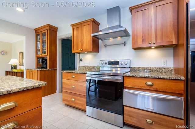 605 Apple Hill Lane, Rochester Hills, MI 48306