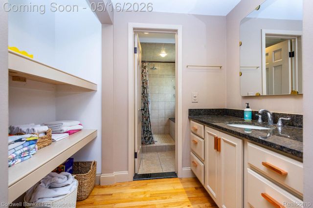 605 Apple Hill Lane, Rochester Hills, MI 48306