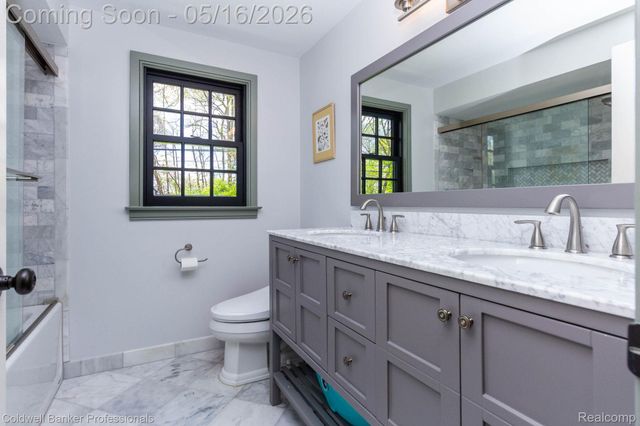 605 Apple Hill Lane, Rochester Hills, MI 48306