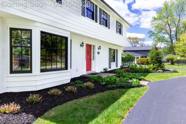 605 Apple Hill Lane, Rochester Hills, MI 48306