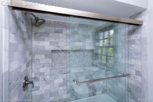605 Apple Hill Lane, Rochester Hills, MI 48306