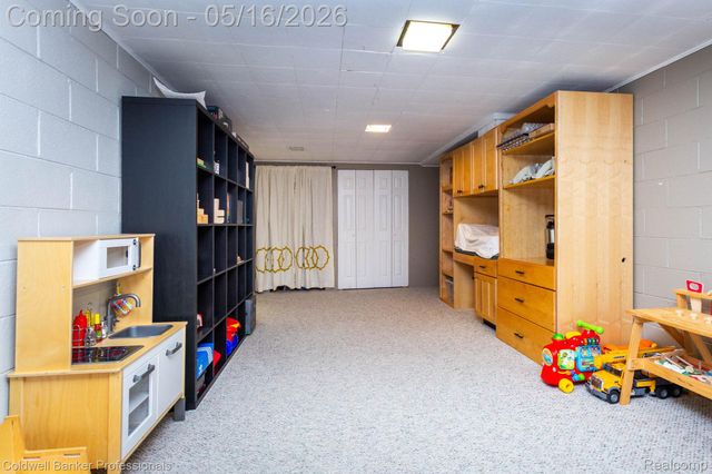 605 Apple Hill Lane, Rochester Hills, MI 48306