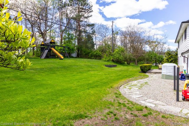 605 Apple Hill Lane, Rochester Hills, MI 48306