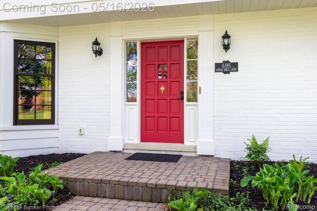 605 Apple Hill Lane, Rochester Hills, MI 48306