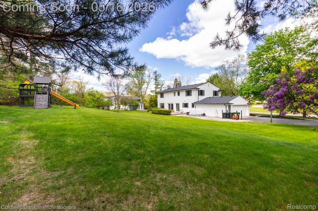 605 Apple Hill Lane, Rochester Hills, MI 48306