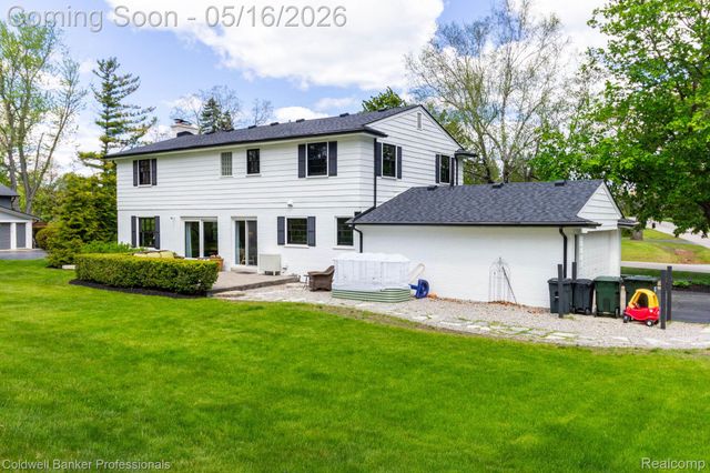 605 Apple Hill Lane, Rochester Hills, MI 48306