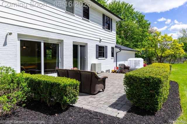 605 Apple Hill Lane, Rochester Hills, MI 48306