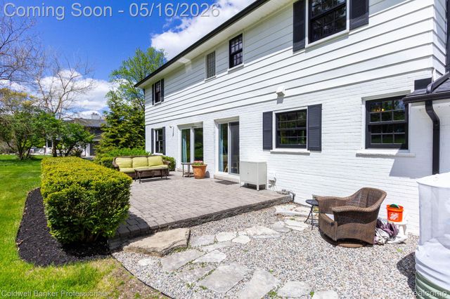 605 Apple Hill Lane, Rochester Hills, MI 48306