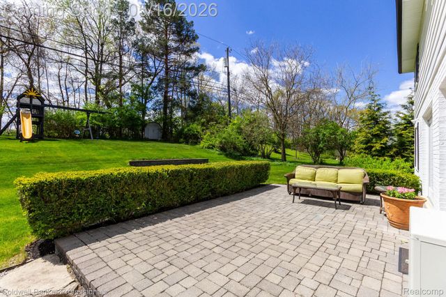 605 Apple Hill Lane, Rochester Hills, MI 48306