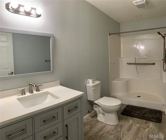 101 N Railroad Street, Patoka, IL 62875