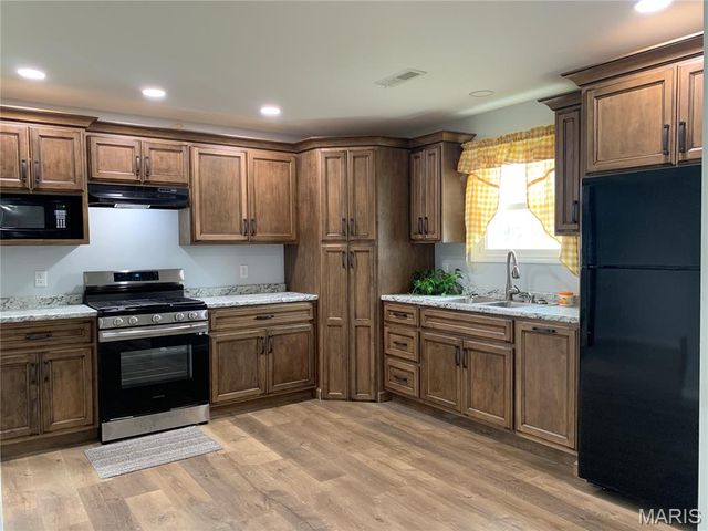 101 N Railroad Street, Patoka, IL 62875