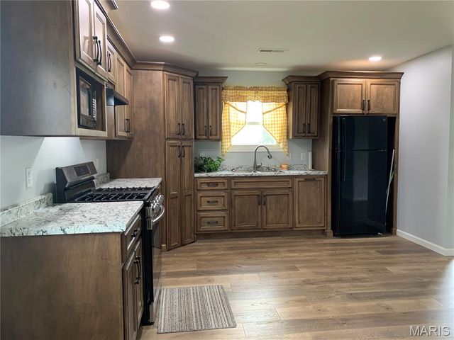 101 N Railroad Street, Patoka, IL 62875