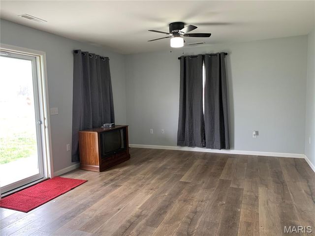 101 N Railroad Street, Patoka, IL 62875